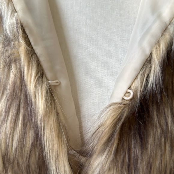 Charlotte Russe Faux Fur Vest - Picture 8 of 14